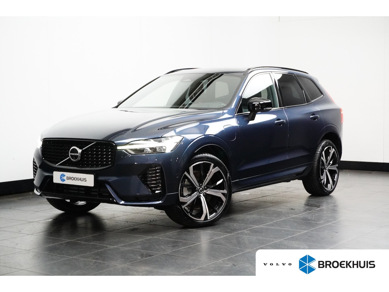 Volvo XC60 - 2.0 T6 Plug-in hybrid AWD Plus Dark | Panoramadak | 21" | Trekhaak | 360 Camera | - AutoWereld.nl