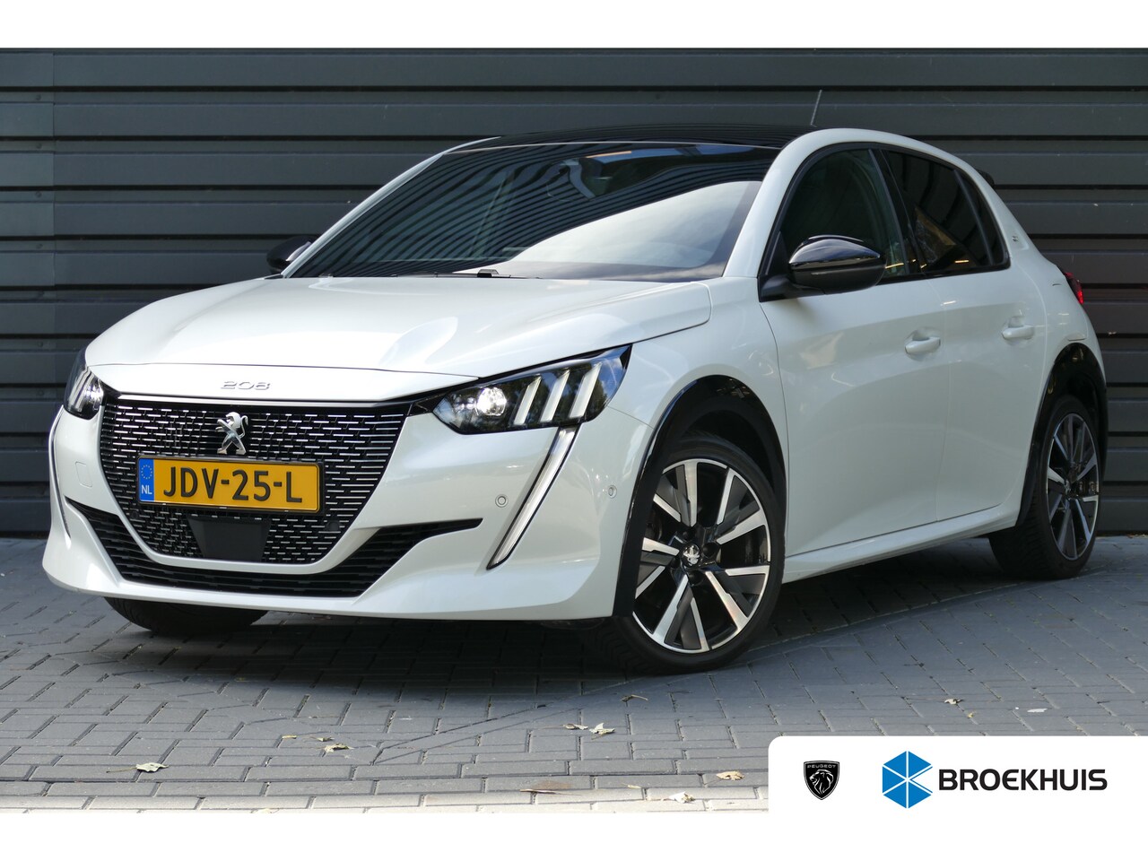 Peugeot 208 - 1.2 PURETECH 130PK GT AUTOMAAT / NAVI / CLIMA / PDC / 17"LMV / CAMERA / PANO.DAK / KEYLESS - AutoWereld.nl
