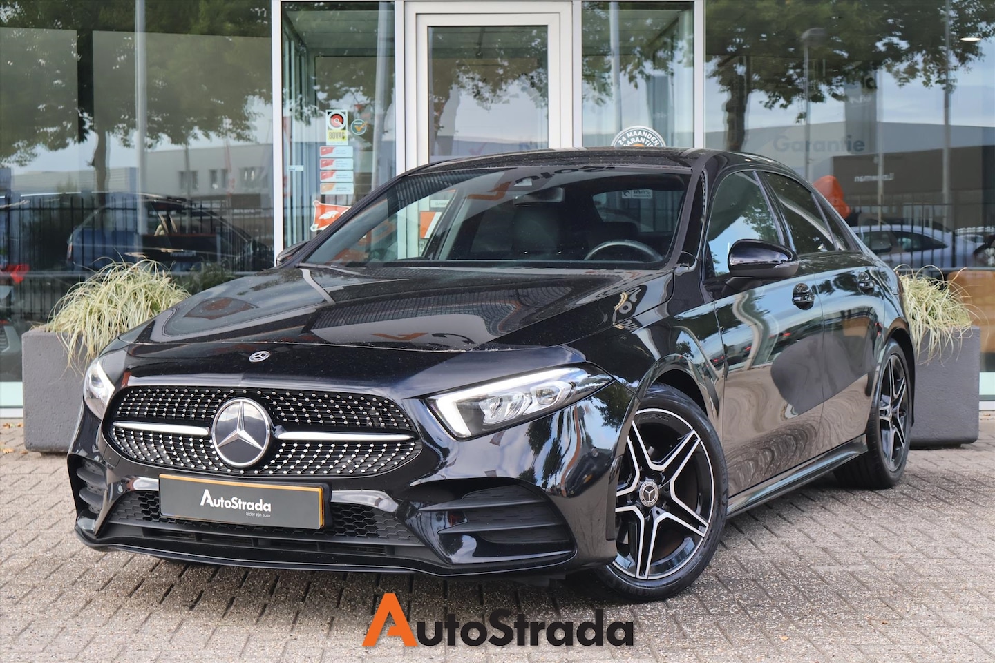 Mercedes-Benz A-klasse - Limousine A 200 AMG-Line 163pk | Camera | Cruise | Climate | Navi | Sfeer | Stoelverwarmin - AutoWereld.nl