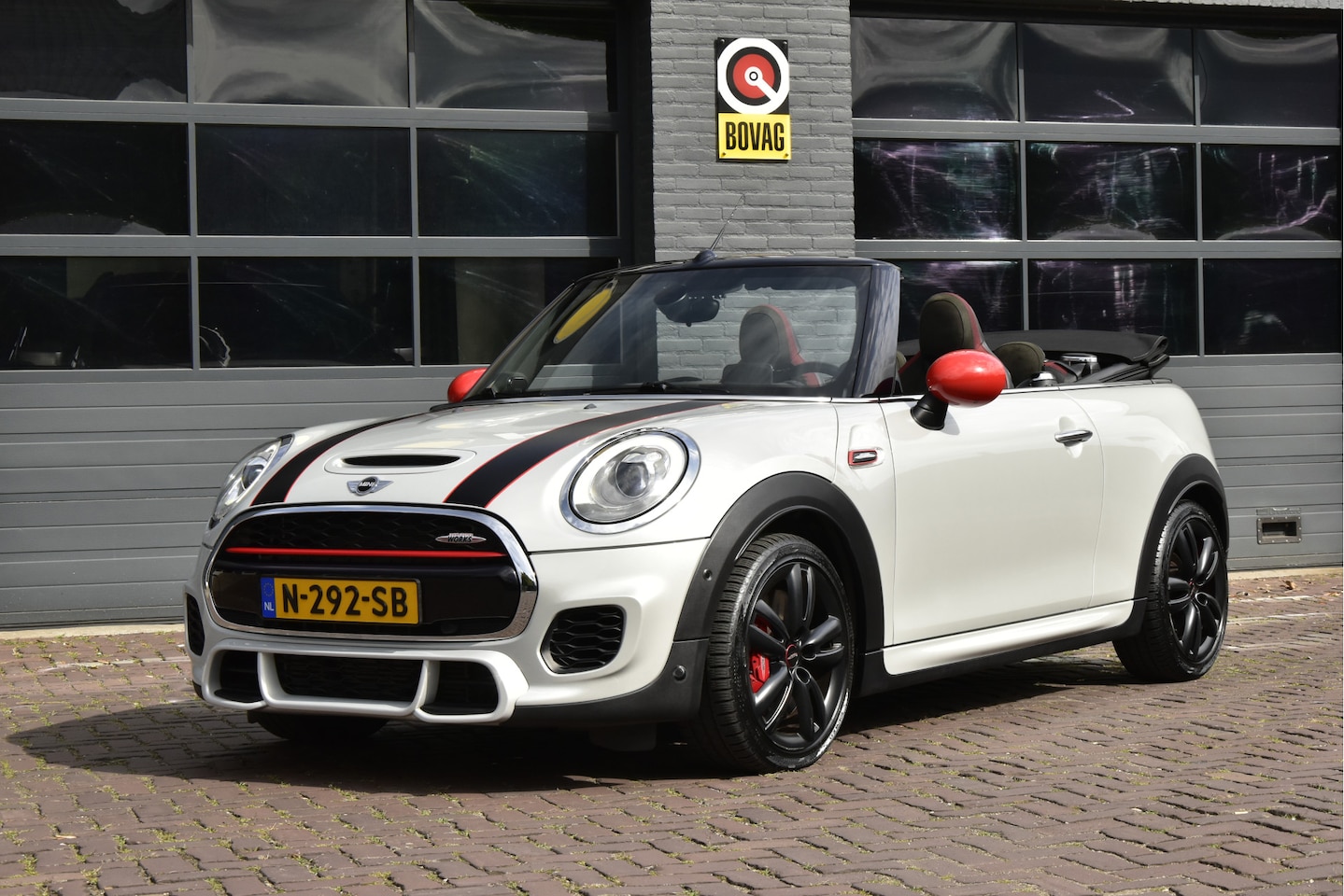 MINI Cabrio - 2.0 John Cooper Works Chili Mini 2.0 John Cooper Works Chili - AutoWereld.nl
