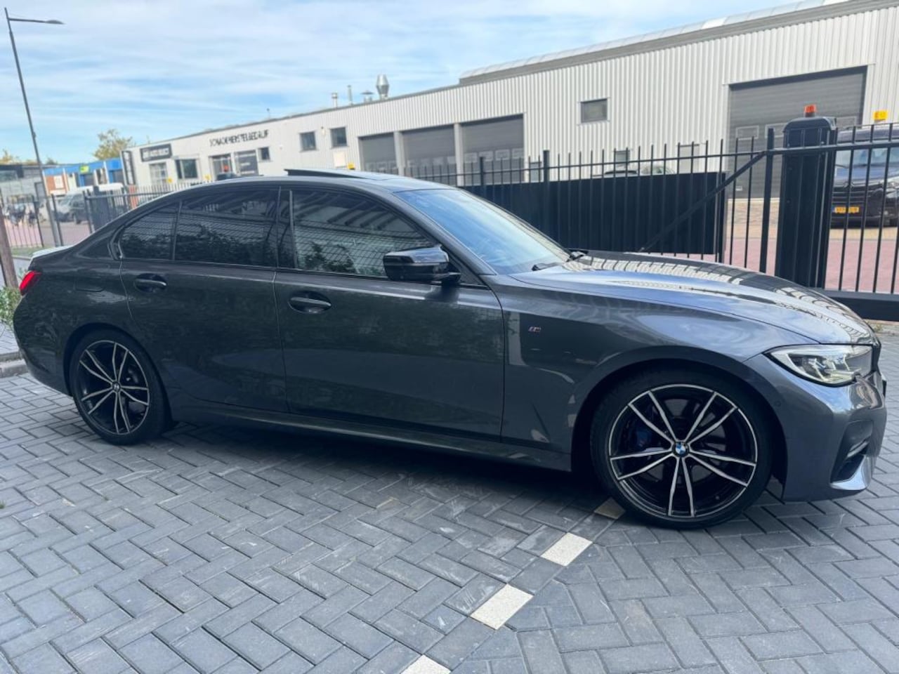 BMW 3-serie - 330i M-SPORT PANO/HUD/360/LASER - AutoWereld.nl