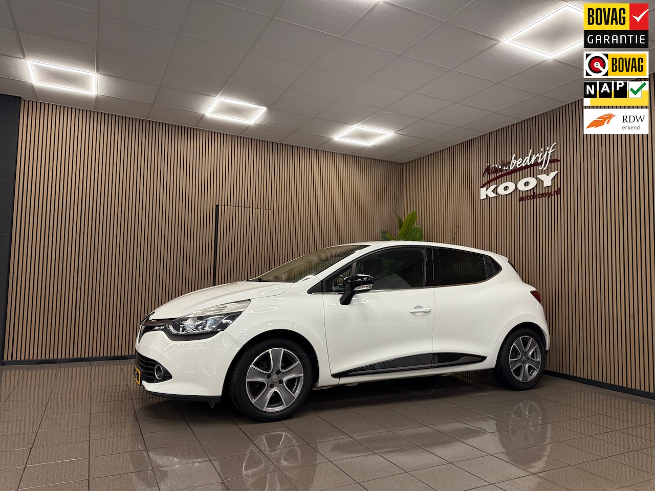 Renault Clio - 0.9 TCe ECO Night&Day * Navigatie / Trekhaak / Cruise control / NL Auto * - AutoWereld.nl