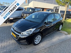 Peugeot 208 - 1.2 PureTech Signature NAVI, TREKHAAK, CRUISE