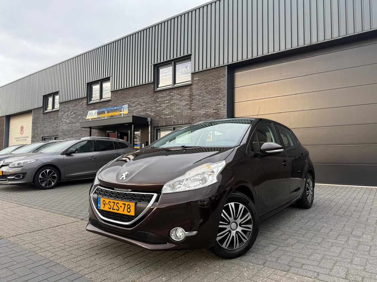 Peugeot 208 - 1.2 VTi Allure | 12MND GARANTIE | AIRCO | PANODAK | CRUISE | RADIO | BLUETOOTH | - AutoWereld.nl