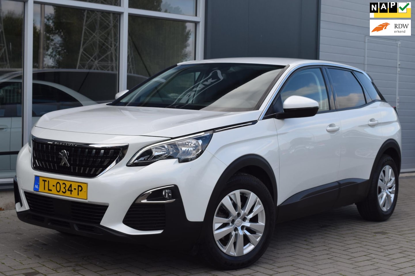 Peugeot 3008 - 1.2 PureTech Active | Leder | Navi | NAP + APK 9-2026 ! - AutoWereld.nl