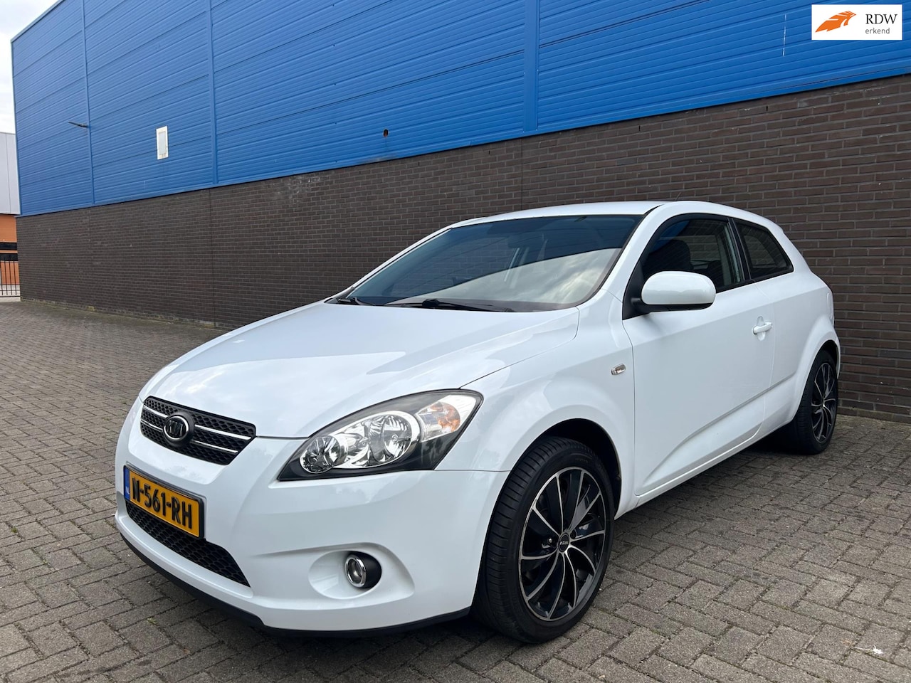 Kia Cee'd - 1.6 CVVT Seven | Apple CarPlay | 17” LM Velgen | Airco | Isofix | El. Verstelbare Spiegels - AutoWereld.nl