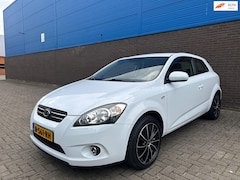 Kia Cee'd - 1.6 CVVT Seven | Apple CarPlay | 17” LM Velgen | Airco | Isofix | El. Verstelbare Spiegels