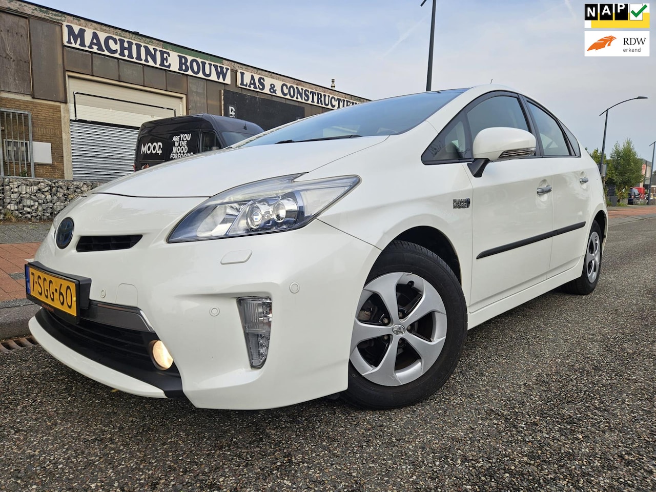 Toyota Prius - 1.8 Plug-in Executive Business GARANTIE - AutoWereld.nl
