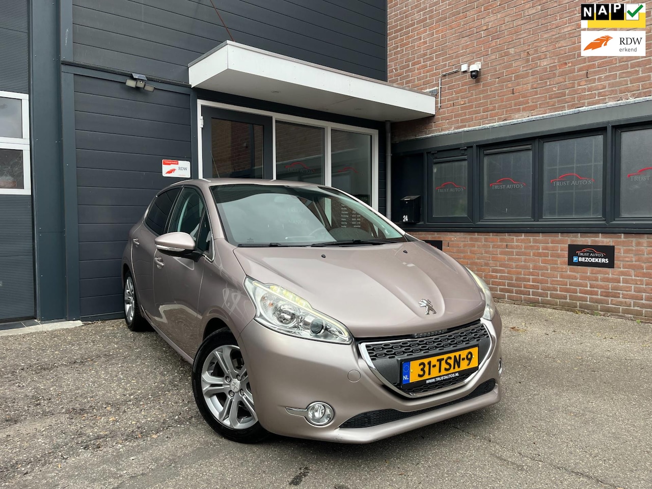 Peugeot 208 - 1.6 VTi Allure|Nap|Pdc|Cruise|Navi|120PK|Led|Trekhaak - AutoWereld.nl