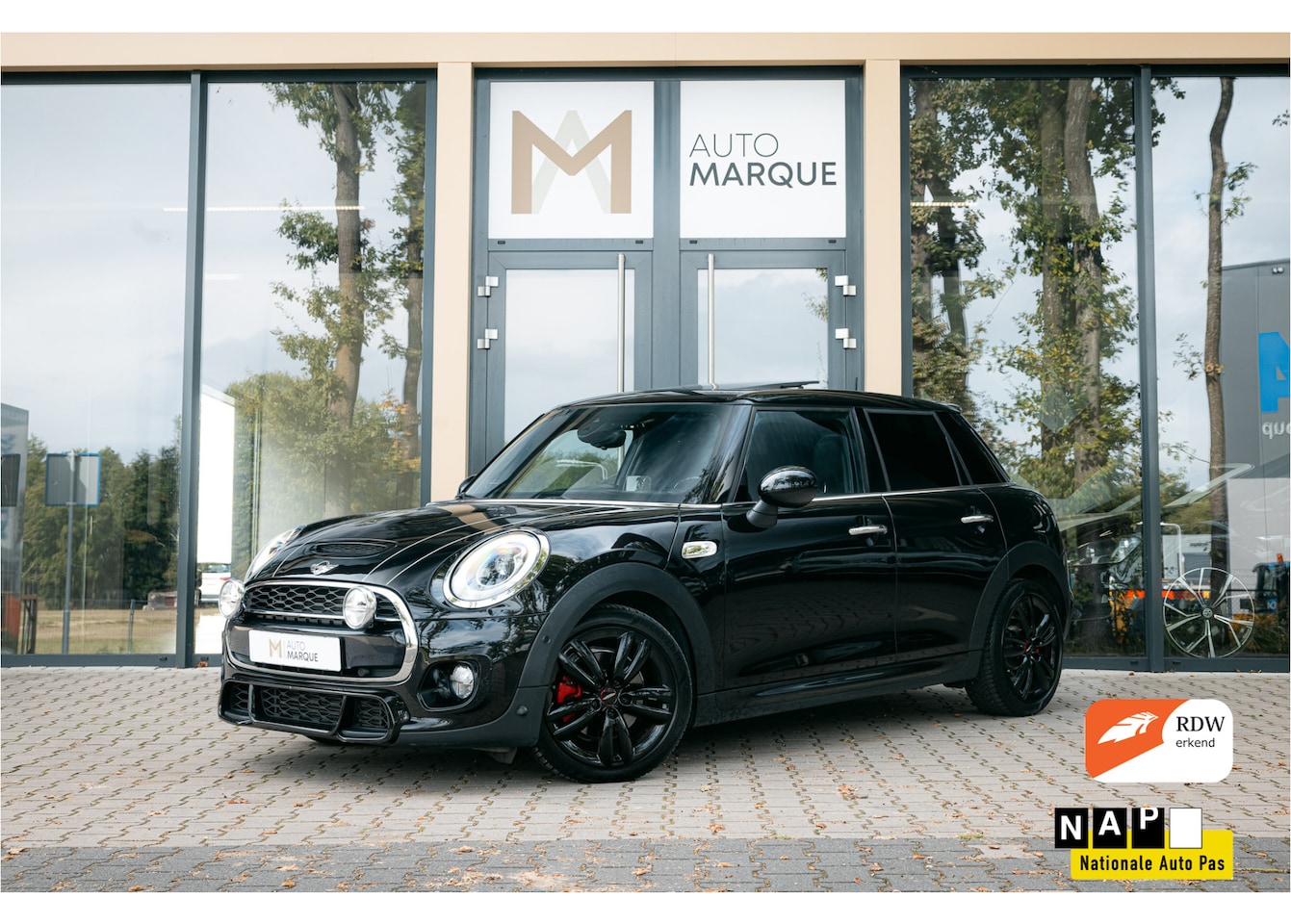 MINI Cooper S - 5-Deurs Aut. | Chili Serious Business | JCW Pack | Panoramadak | Harman Kardon | 18" LM Ve - AutoWereld.nl