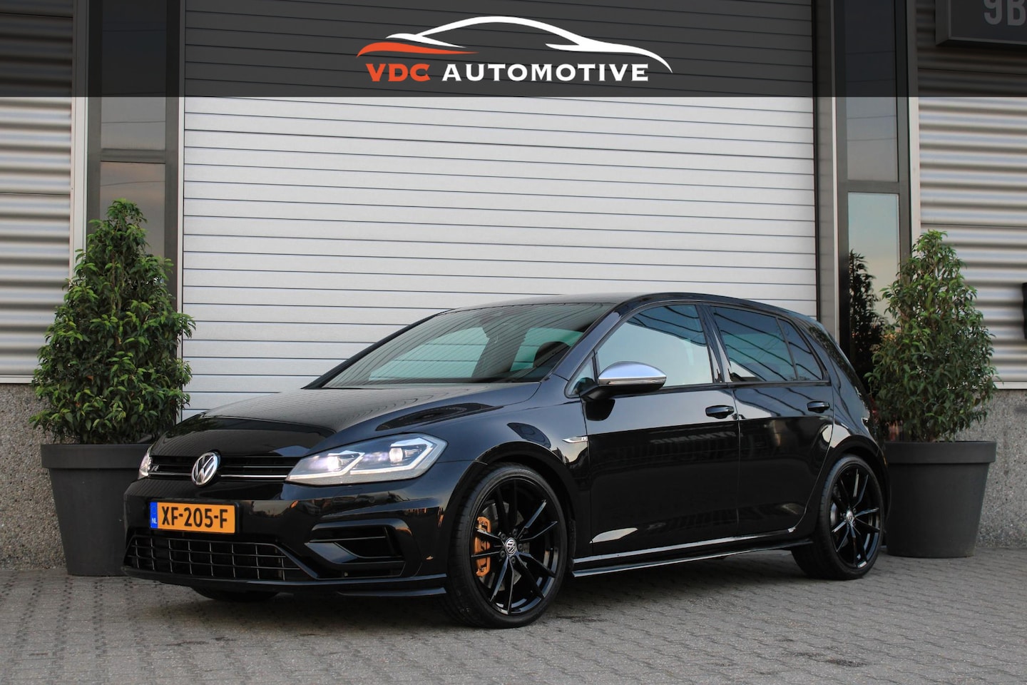 Volkswagen Golf - 2.0 TSI 4M R ACC | Keyless | Dynaudio | Virtual Cockpit | PPF | 300 PK | R 4Motion - AutoWereld.nl