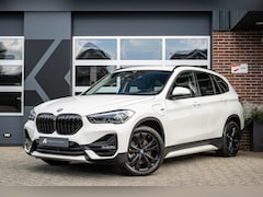 BMW X1 - 25e xDrive | Sportline | Head-up | Hifi | Trekhaak | Camera | M-Sport stuurwiel | | 18' in
