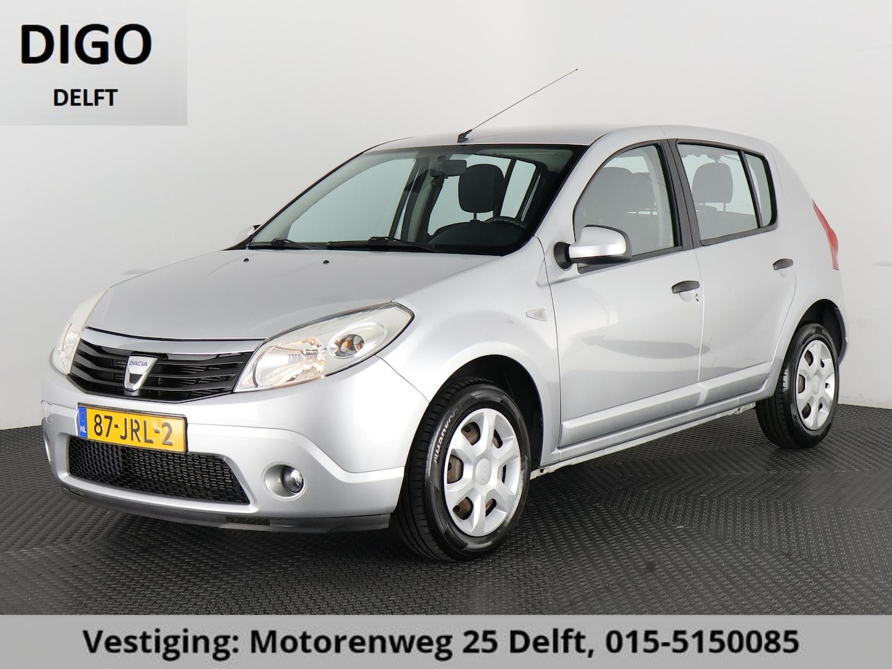 Dacia Sandero - 1.6 LAUREATE 1e EIG SLECHTS 27.800 KM !! AIRCO.CENTRALE VERGRENDELING.ELEKTR.RAMEN - AutoWereld.nl