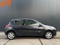 Renault Clio - Automaat 1.6 16V Dynamique Luxe Airco Cruise