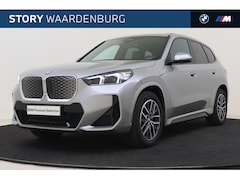 BMW iX1 - eDrive20 M Sport / Panoramadak / Sportstoelen / Stoelverwarming / Adaptieve LED / Parking