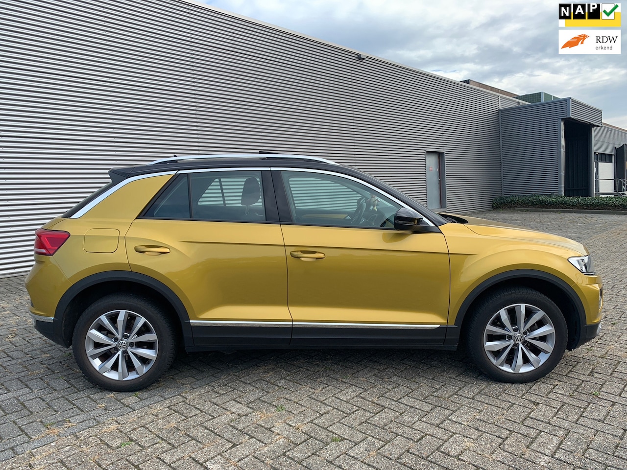 Volkswagen T-Roc - 1.0 TSI Sport navi glazen schuifkanteldak - AutoWereld.nl
