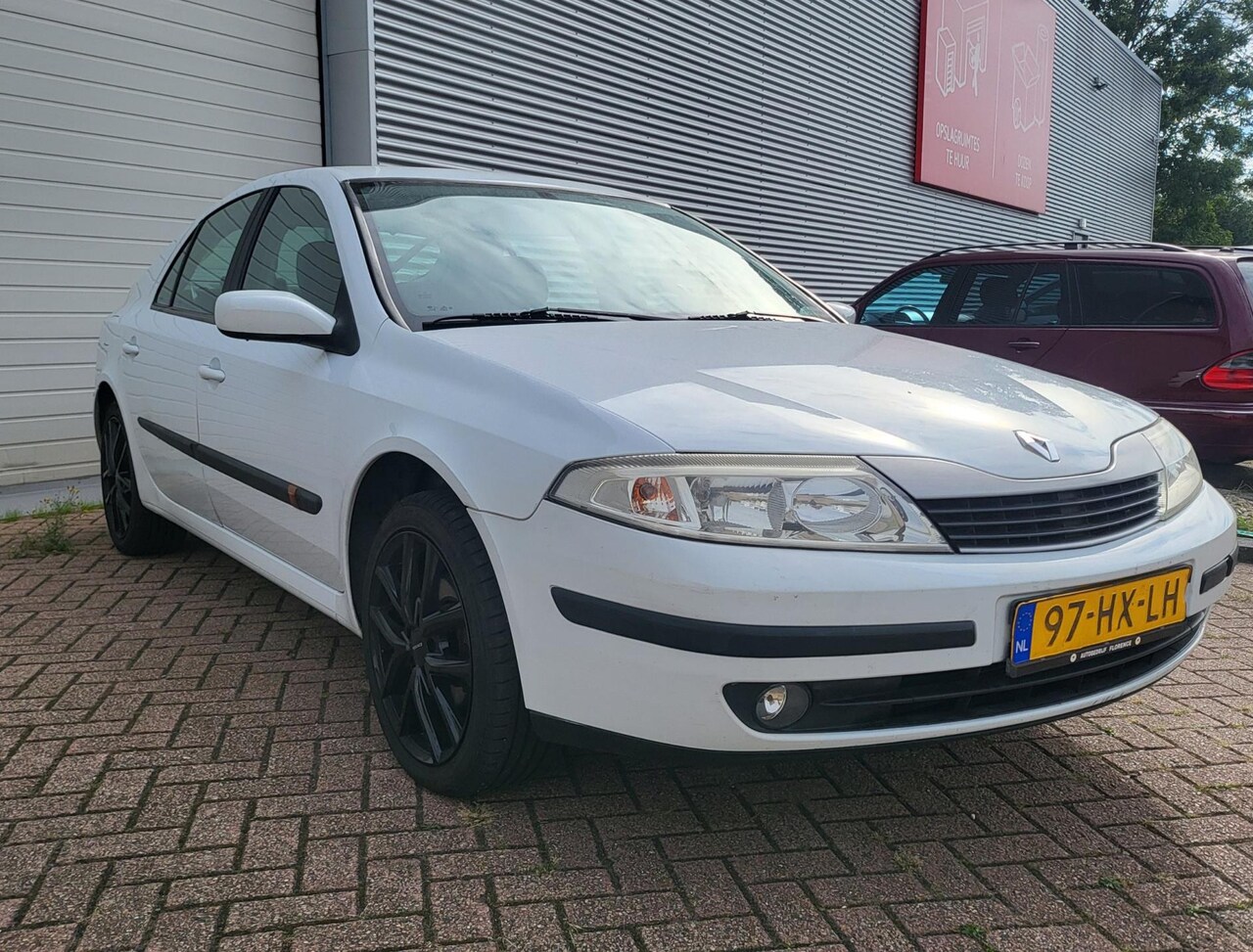 Renault Laguna - 1.8-16V Expression AUTOMAAT NWE APK!! - AutoWereld.nl