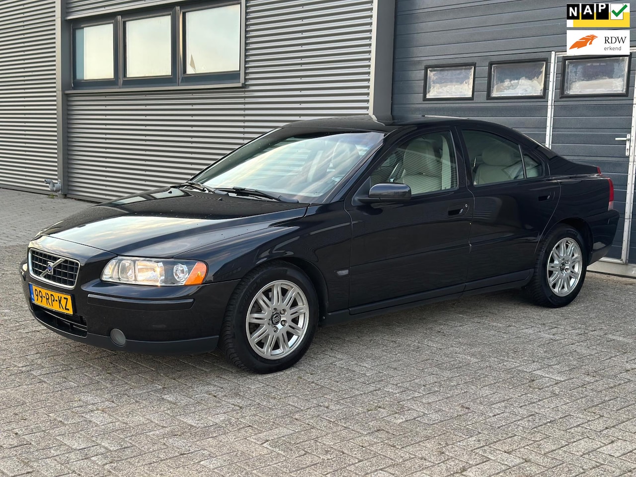 Volvo S60 - 2.4 D5 Summum 1 STE EIGENAAR - DEALER ONDERHOUDEN - SCHUIFDAK - NWE APK!! - AutoWereld.nl
