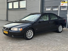 Volvo S60 - 2.4 D5 Summum 1 STE EIGENAAR - DEALER ONDERHOUDEN - SCHUIFDAK - NWE APK