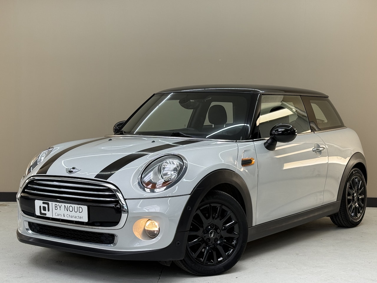 MINI Cooper - Mini 1.5 135Pk, 2014, 2de eigenaar, Parkeersensoren, Climate control, Cruise control, Arms - AutoWereld.nl