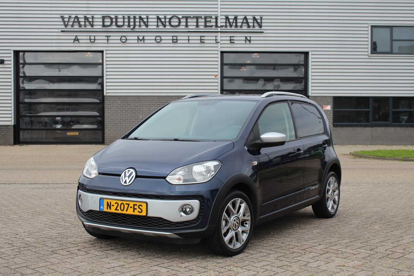 Volkswagen Up! - 1.0 Cross up! BlueMotion 75 PK / Stoelverwarming / Airco - AutoWereld.nl