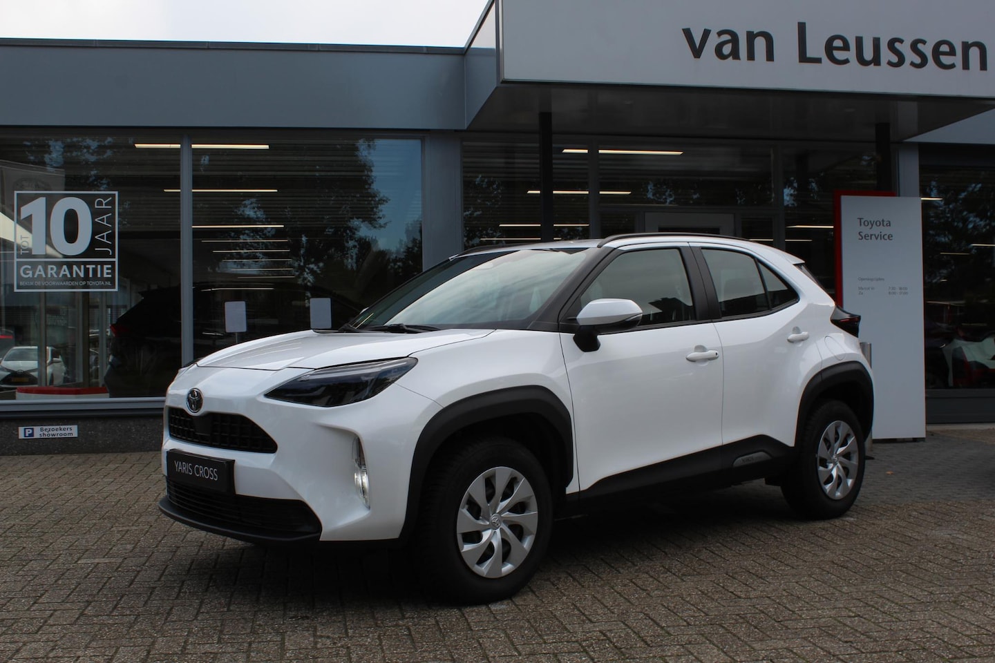 Toyota Yaris Cross - 1.5 Hybrid 130 PAS.STOEL IN HOOGTE VERSTELBAAR ALL SEASONS STOELVERW. AD-CRUISE APPLE/ANDR - AutoWereld.nl