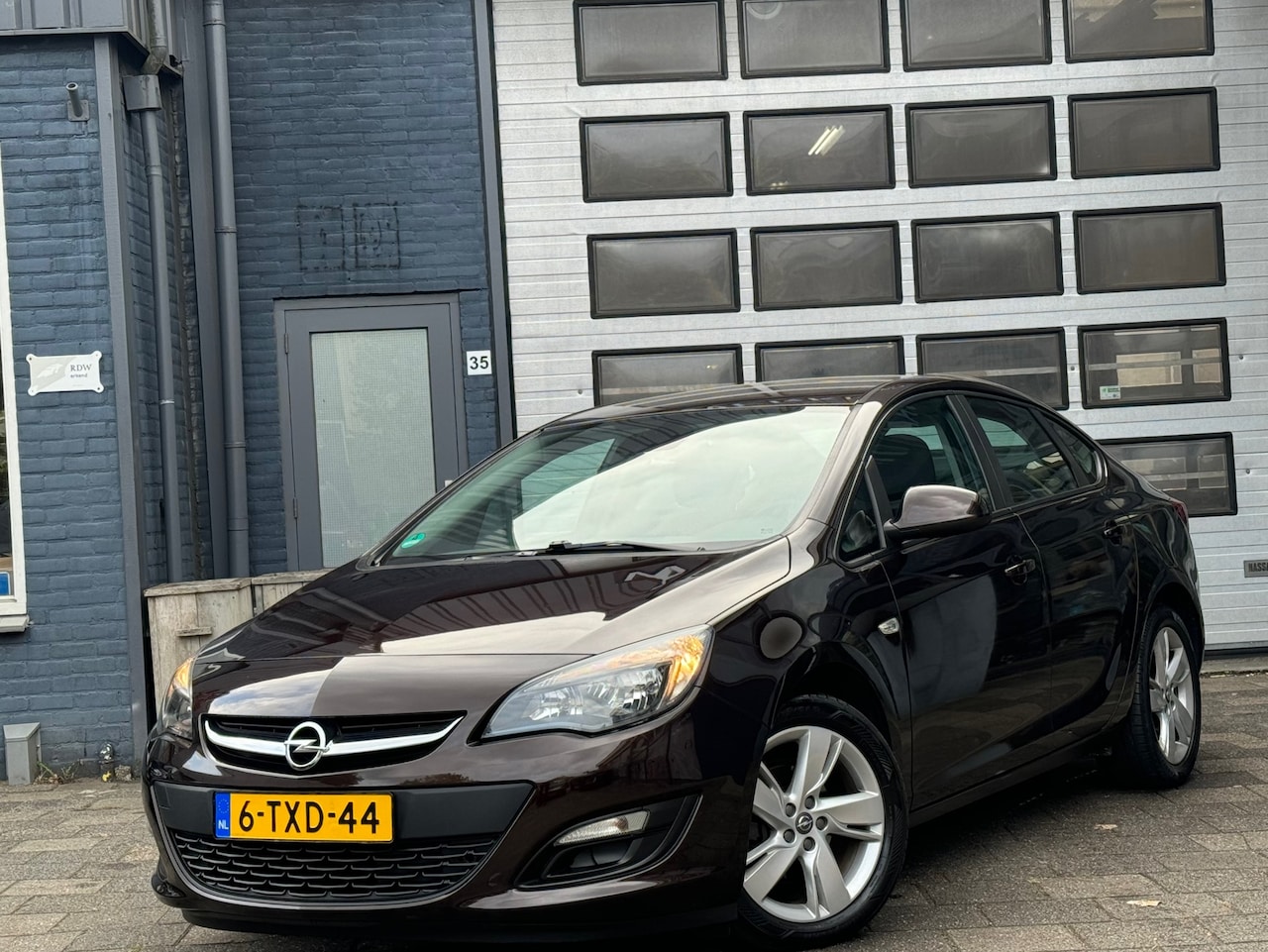 Opel Astra - 1.4 Turbo Berlin | Airco | Navi | Cruise | N.A.P - AutoWereld.nl