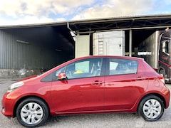 Toyota Yaris - 1.3 VVT-i 99pk automaat + f1 Aspiration 5drs - nap - camera - airco - cruise - trekh - 4x