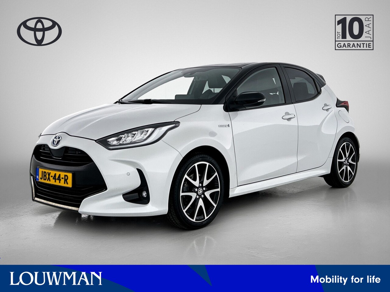 Toyota Yaris - 1.5 Hybrid Executive Bi-Tone | Draadloze telefoonlader | Parkeersensoren | - AutoWereld.nl
