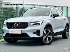 Volvo XC40 - 2.0 B4 Plus Dark Mild hybrid, Automaat, 19 inch R-design wielen, Trekhaak semi elektrisch