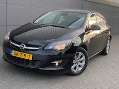 Opel Astra - 1.4 Edition/ OPC LINE/nap/ dealeronderhouden/ 1jaar apk/ pdc/ airco/ navi/Cruise control/