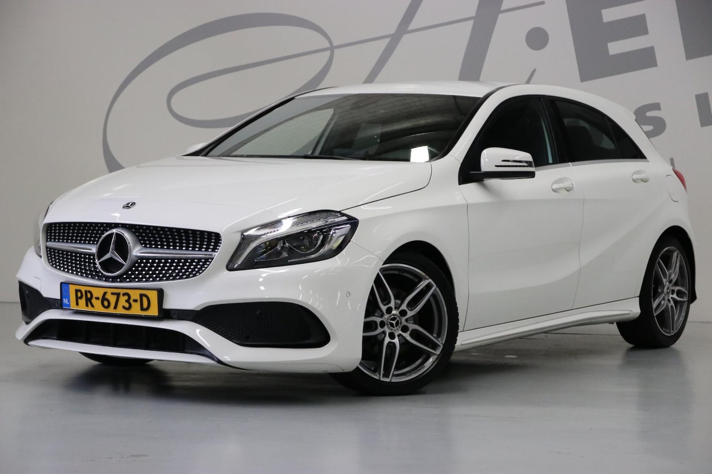 Mercedes-Benz A-klasse - 180 AMG-Styling/achteruitrij camera/NAP/Origineel Nederlands - AutoWereld.nl