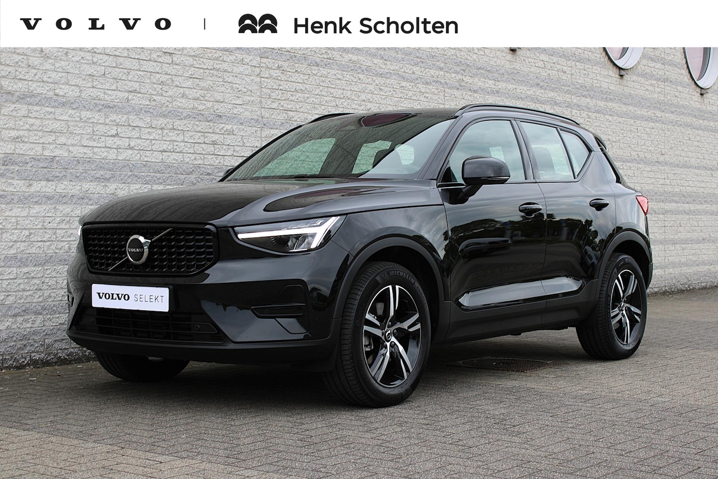 Volvo XC40 - 2.0 B4 Plus Dark | Trekhaak | Camera achter | Harman Kardon | Elektrisch verstelbare voors - AutoWereld.nl