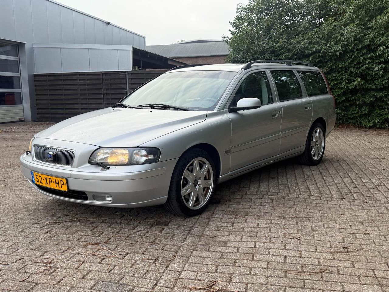 Volvo V70 - 2.5 T Titanium AUTOMAAT / HANDEL EXPORT ! - AutoWereld.nl