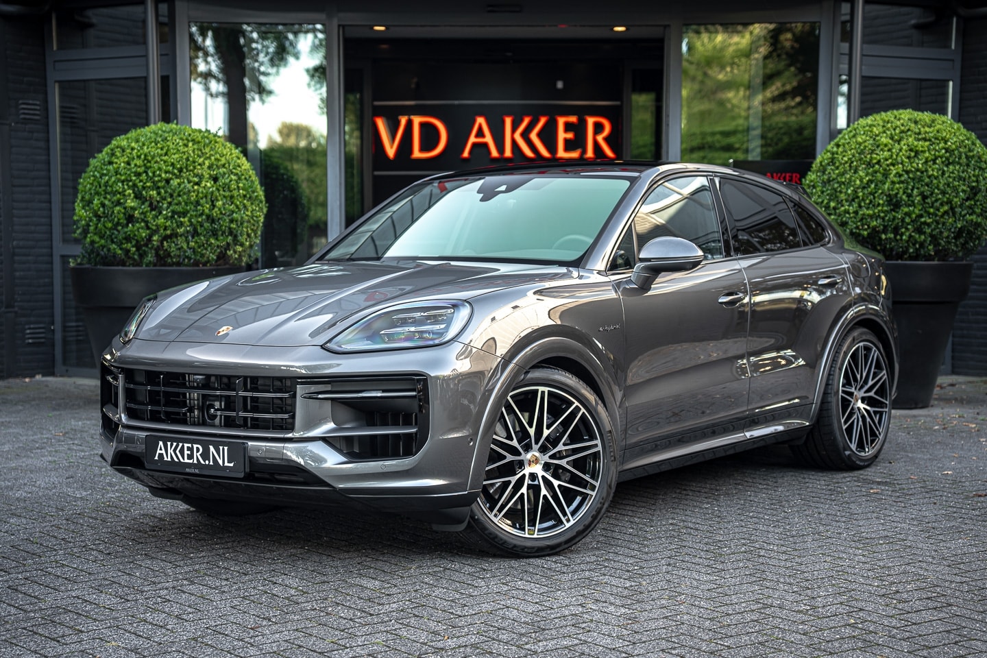Porsche Cayenne Coupé - E-Hybrid SportDesign ACC | 22 Inch | Luchtvering | Comfortstoelen | Matrix LED - AutoWereld.nl