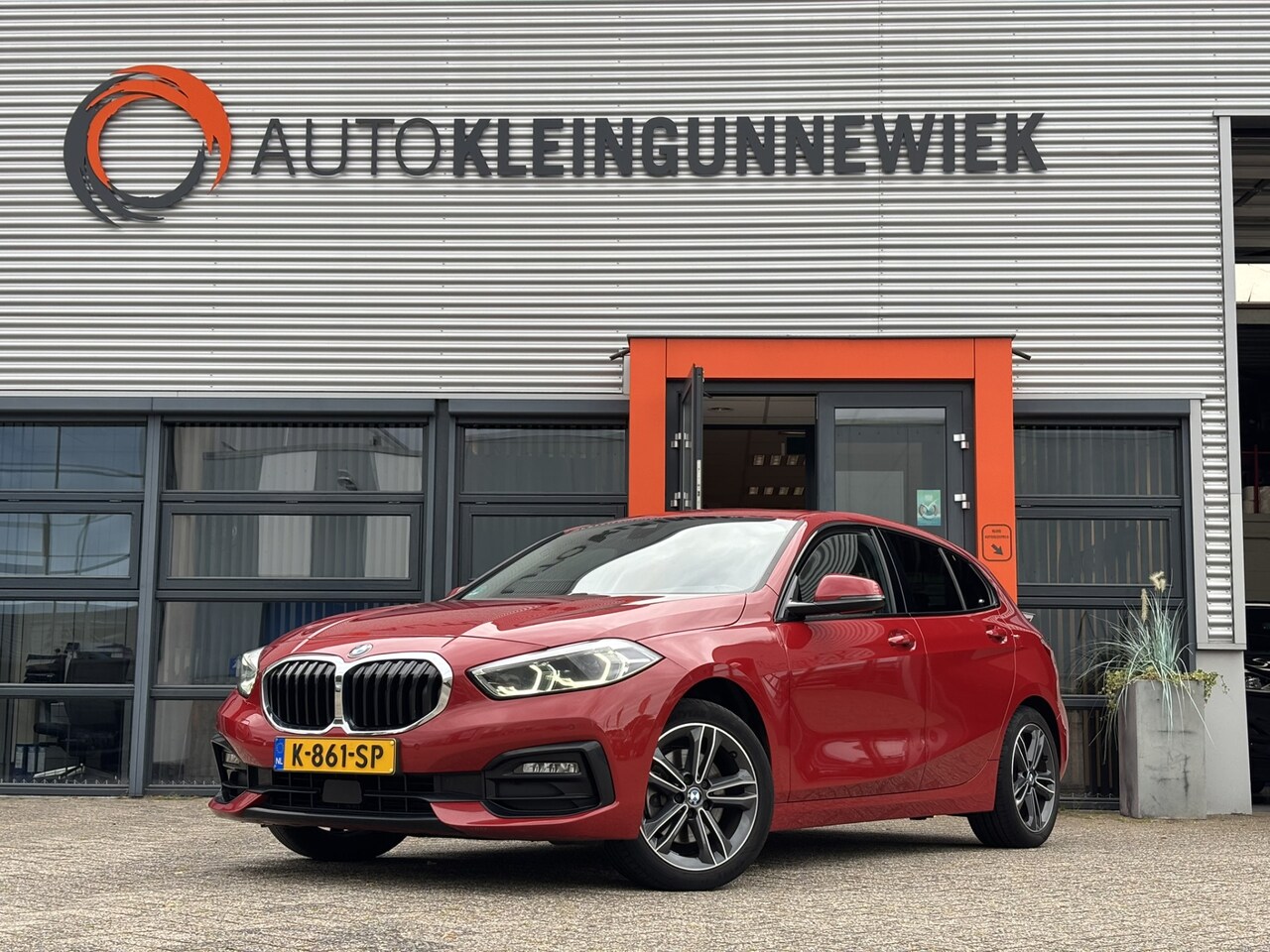 BMW 1-serie - 118i Executive Sportline / Schuifkanteldak / Harman Kardon Audio / Camera / Stoel en Stuur - AutoWereld.nl