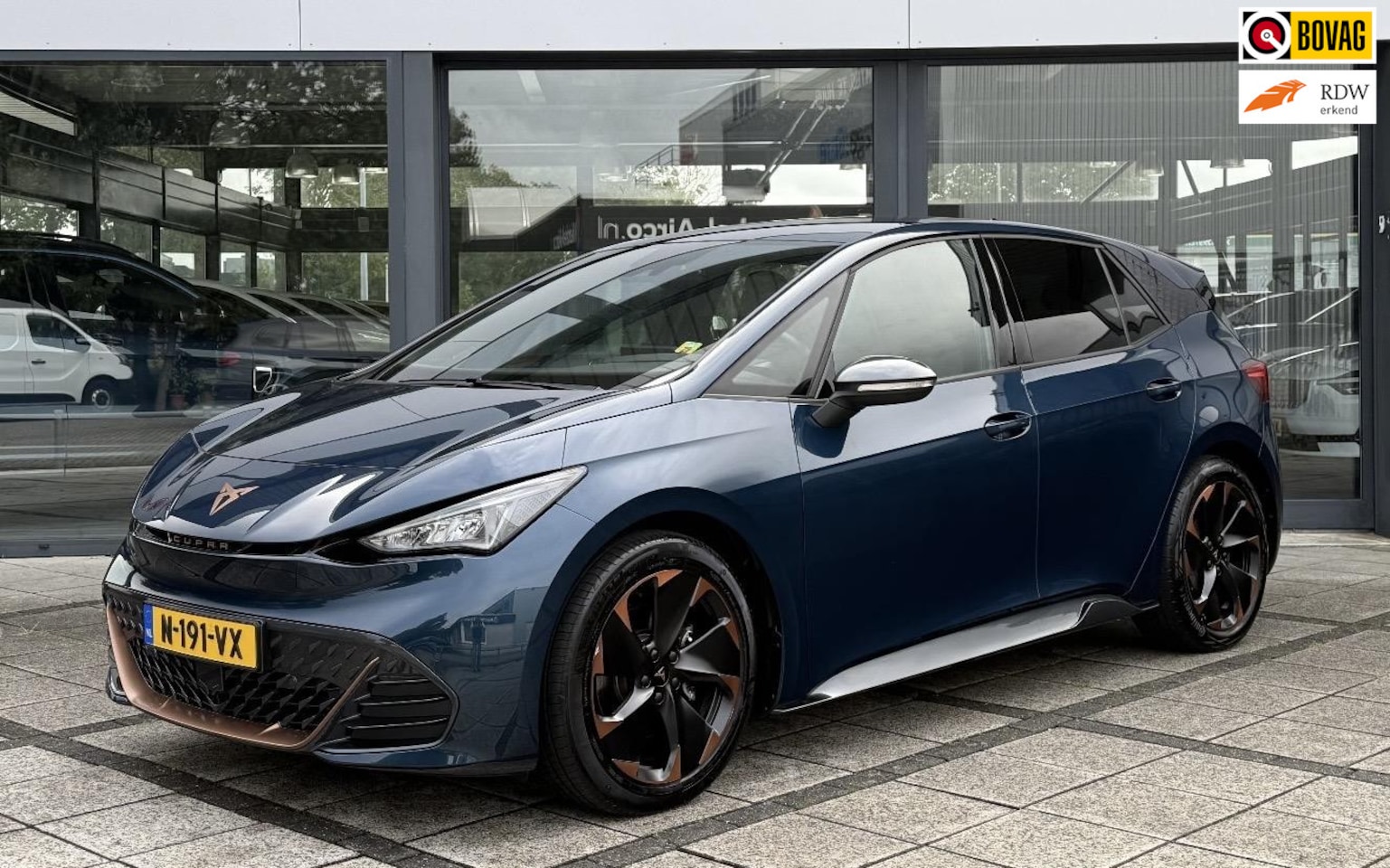 CUPRA Born - Performance One 62 kWh / SPORTSTOELEN / 19"LMV / KEYLESS - AutoWereld.nl