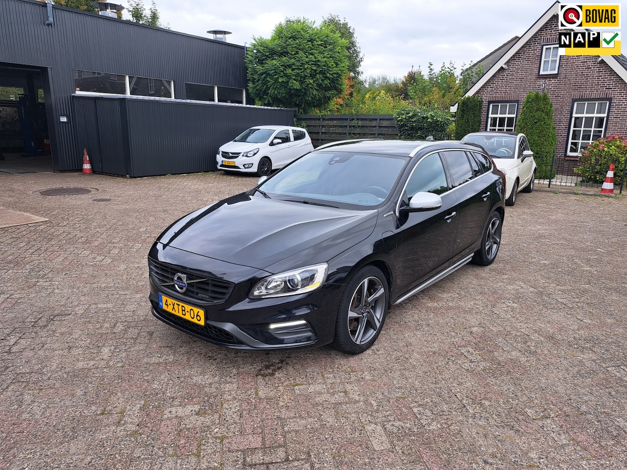 Volvo V60 - 2.4 D6 AWD Plug-In Hybrid R-Design 2.4 D6 AWD Plug-In Hybrid R-Design - AutoWereld.nl