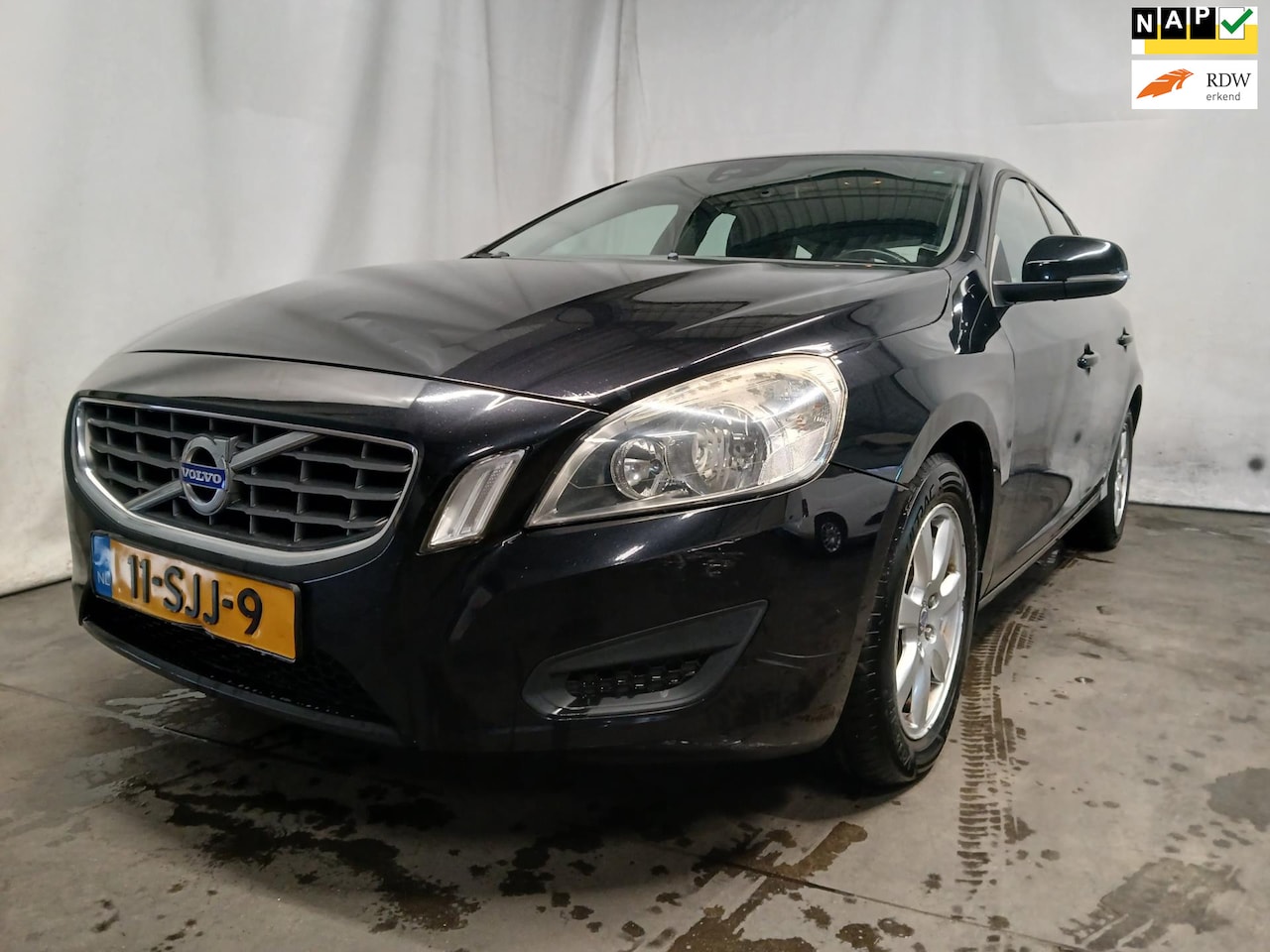 Volvo V60 - 1.6 T3 Kinetic - Clima - Cruise - Motorschade - AutoWereld.nl