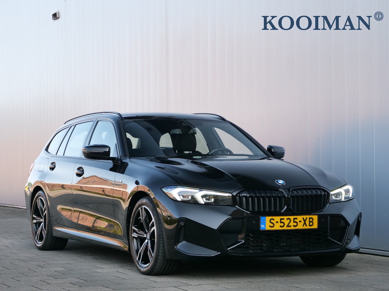 BMW 3-serie Touring - 318i M-Sport 157 Pk Automaat Navigatie / DAB / Apple Carplay / Leer / M-pakket - AutoWereld.nl
