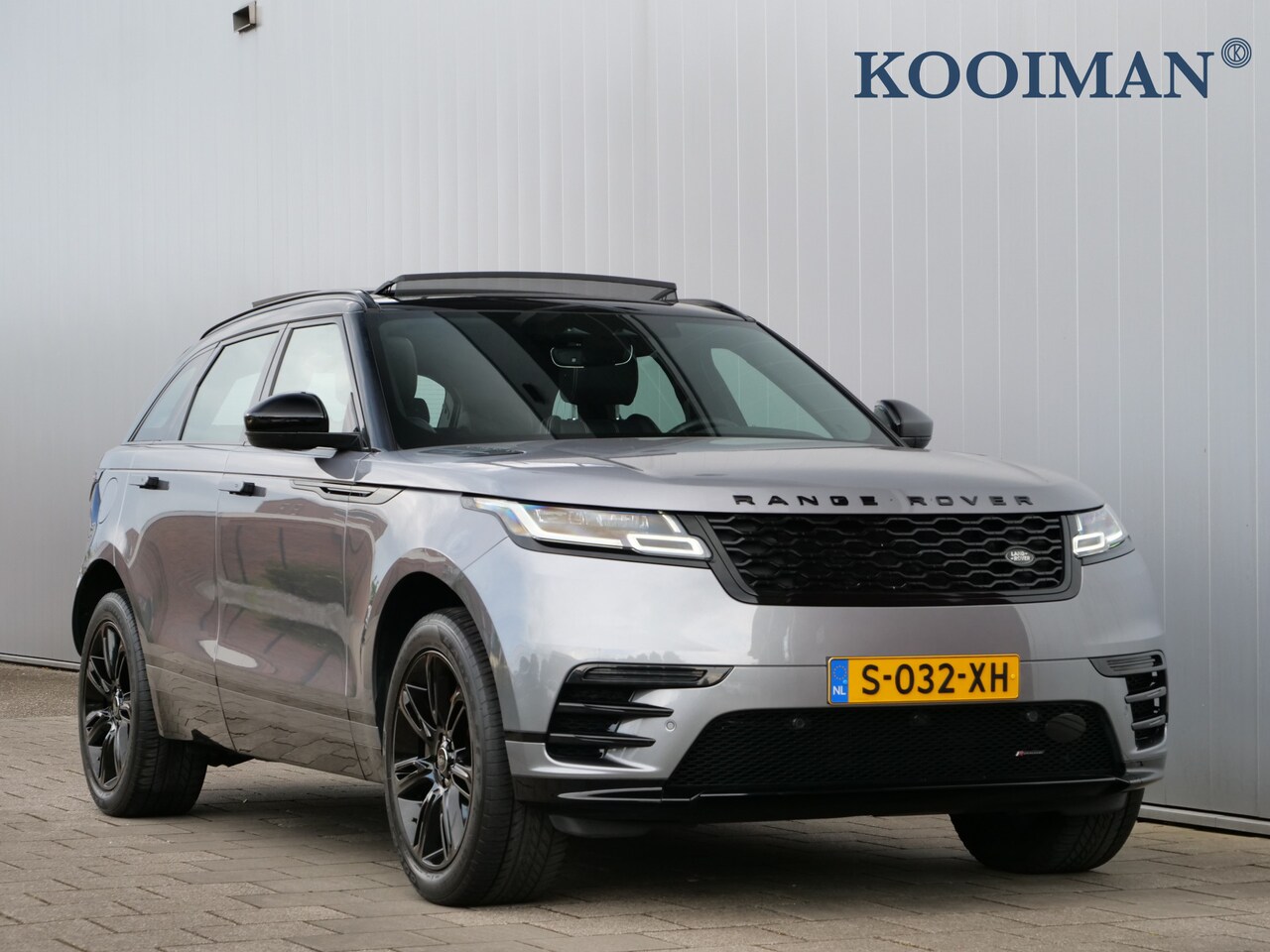 Land Rover Range Rover Velar - 2.0 P400e 404pk R-Dynamic Automaat 20 inch / Trekhaak / Leder / Panoramadak - AutoWereld.nl