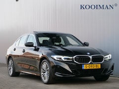 BMW 3-serie - 320e 204 Pk Automaat Winterpakket / Leer / Schuifdak / Trekhaak / Apple Carplay