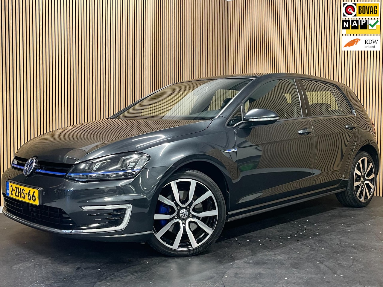 Volkswagen Golf - 1.4 TSI GTE|AUTOMAAT|LEDER|ACC|APPLE CARPLAY|CLIMATE, CRUISE CONTROL|STOELVERW.|NL-AUTO|NA - AutoWereld.nl