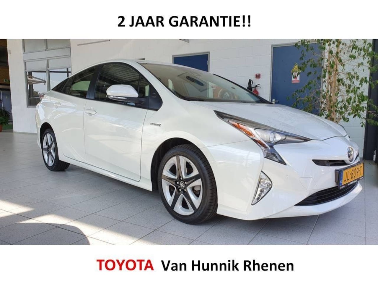 Toyota Prius - 1.8 | Dodehoek detectie | Stoelverwarming | Head-up display | Ke - AutoWereld.nl