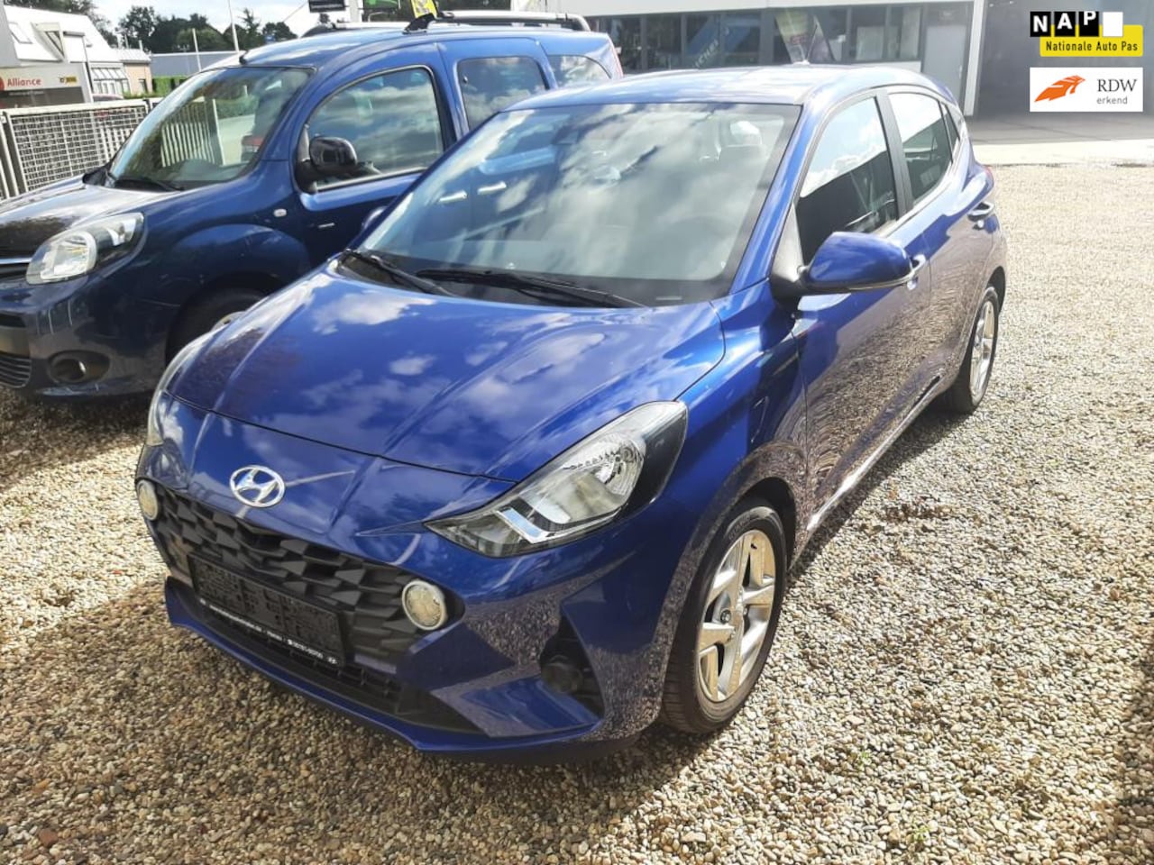 Hyundai i10 - 1.2i Automaat 84PK 4 cylinder ! carplay, 15 inch lm, airco - AutoWereld.nl