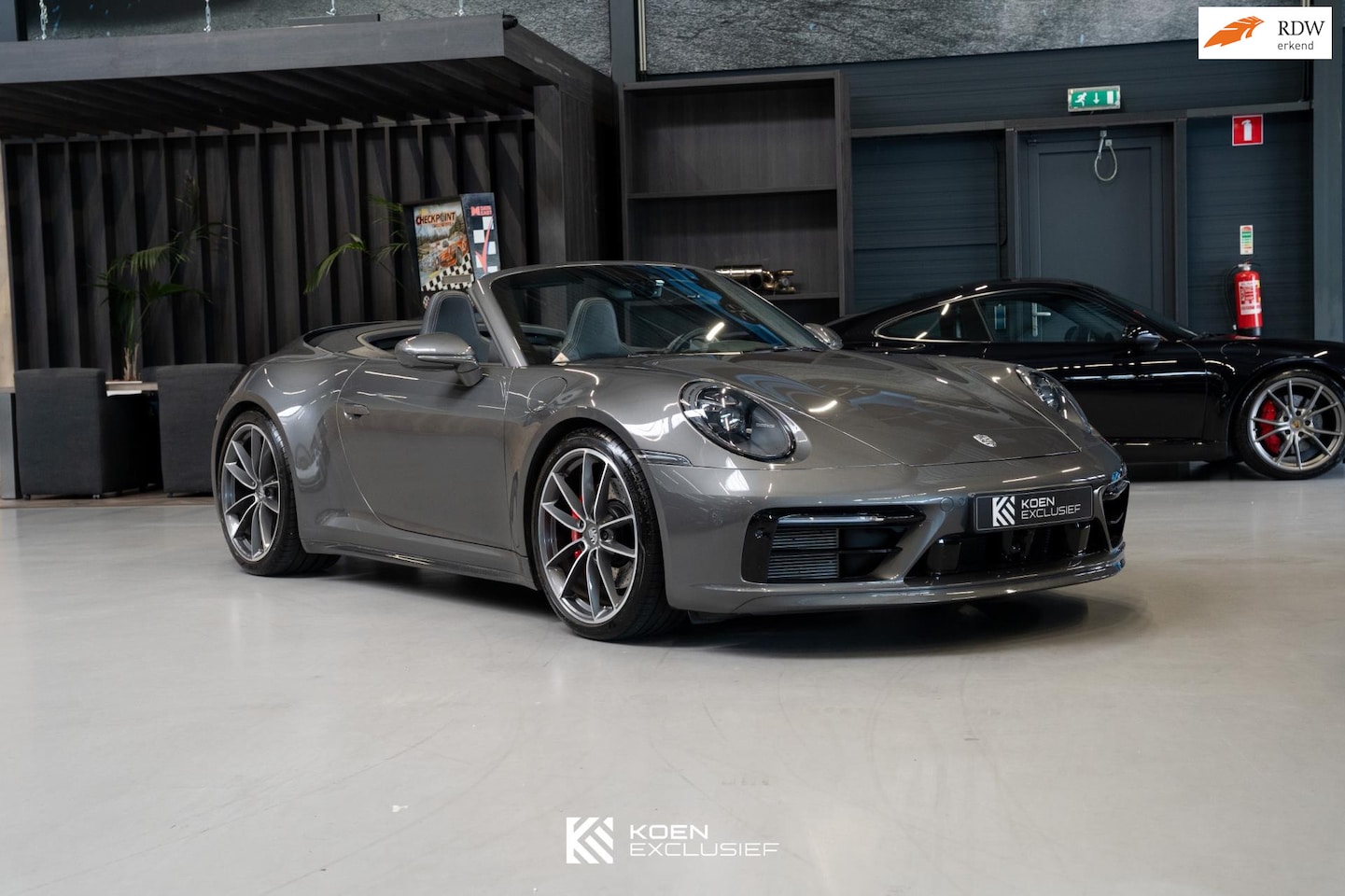 Porsche 911 Cabrio - 992 3.0 Carrera 4 S (2020, NL) Sportdesign met carbon, achteras sturing, Sportchrono - AutoWereld.nl