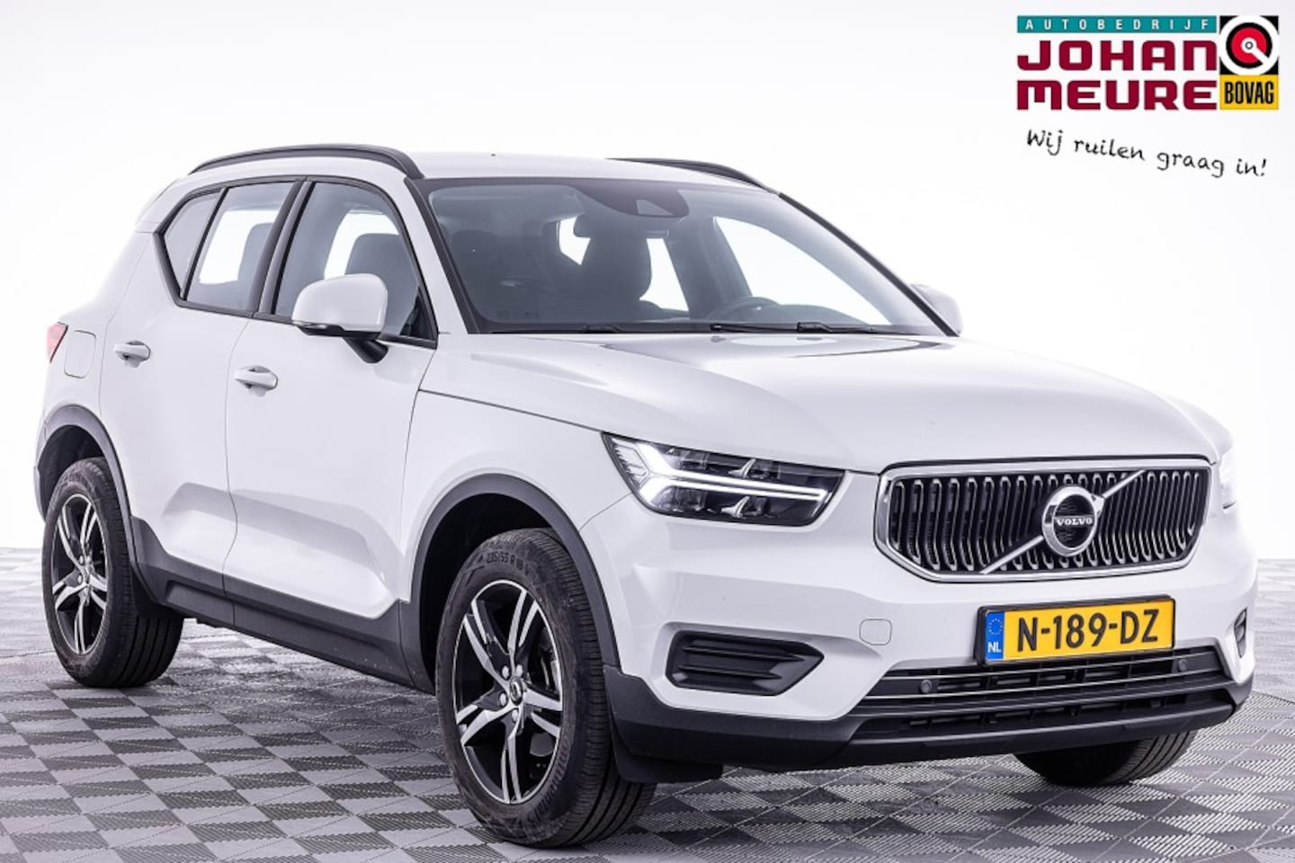 Volvo XC40 - 1.5 T2 Momentum Core Automaat **Dinsdag 30 SEPT. GESLOTEN IVM TEAMBUILDING-DAG** - AutoWereld.nl
