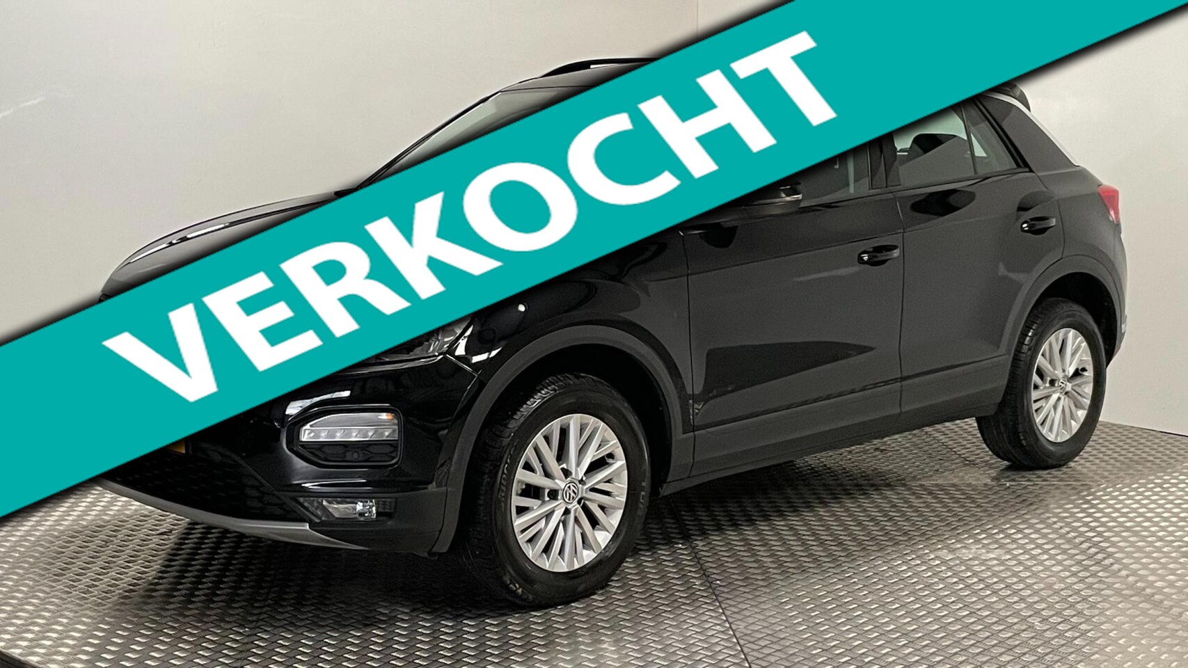 Volkswagen T-Roc - 1.5 TSI Style 150pk trekhaak benzine stuur/Stoelverwarming app-connect navigatie parkeerse - AutoWereld.nl