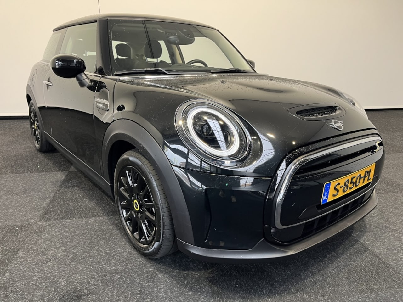 MINI Mini-Electric - Cooper Se Resolute Go Edition - AutoWereld.nl