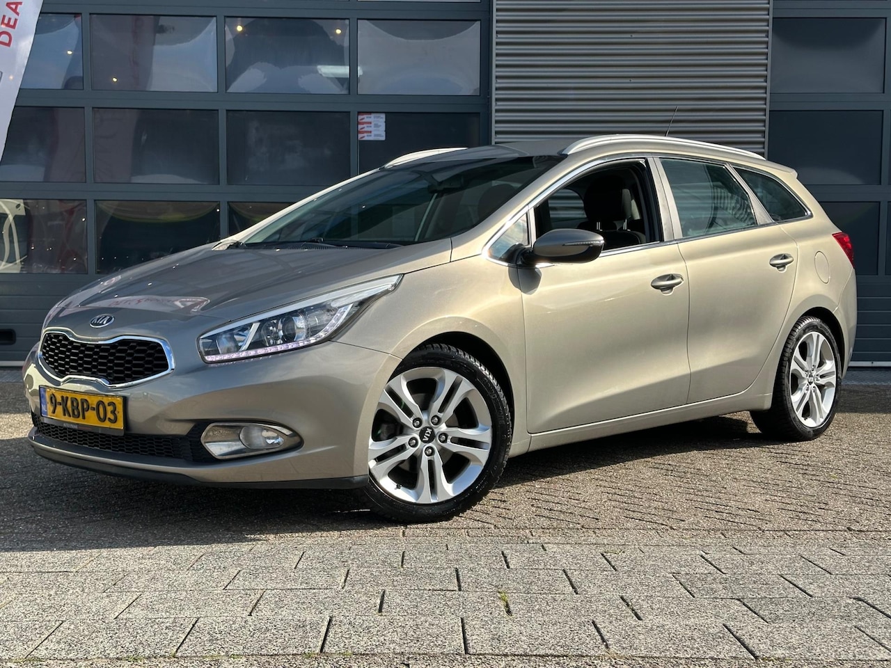 Kia Cee'd Sportswagon - 1.6 GDI Plus Pack | CRUISECR | Navi | Camera | PDC - AutoWereld.nl